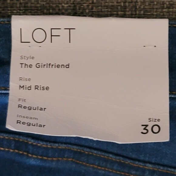NWT LOFT Girlfriend Mid Rise Jeans in Original Mid Indigo Wash Regular Fit - 30 - Picture 9 of 14